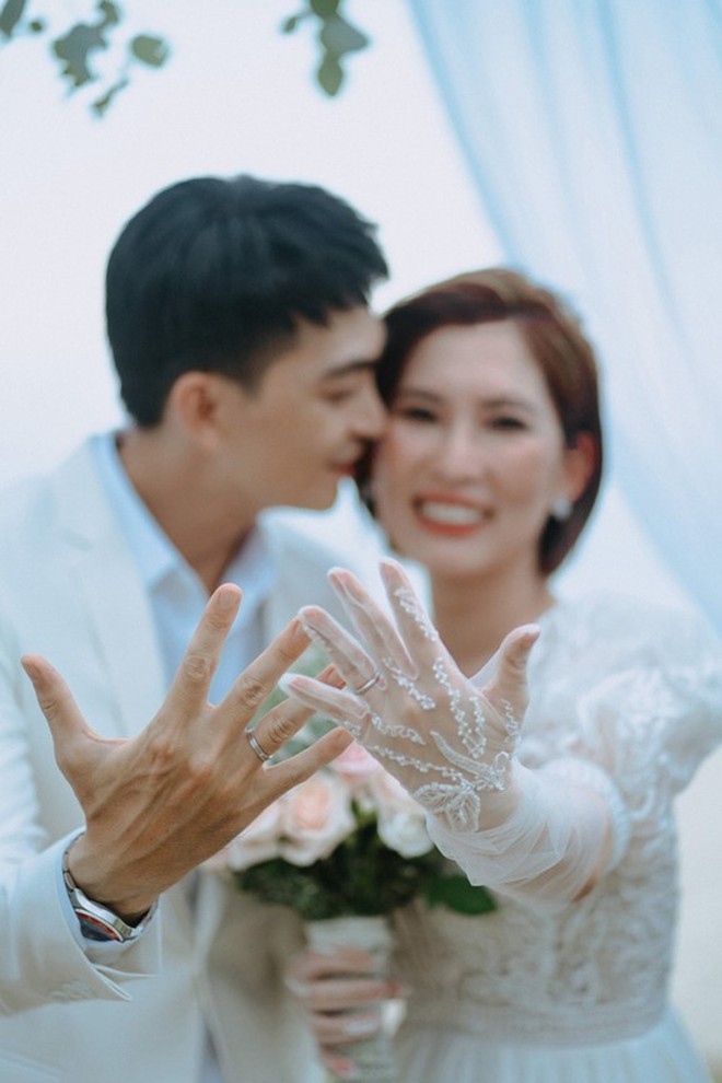 Cuộc sống bí ẩn của nam nghệ sĩ là đại gia ngầm: Lần duy nhất công khai vợ là đám cưới, có con gái 4 tuổi- Ảnh 3. Cuộc sống bí ẩn của nam nghệ sĩ là đại gia ngầm: Lần duy nhất công khai vợ là đám cưới, có con gái 4 tuổi- Ảnh 3.