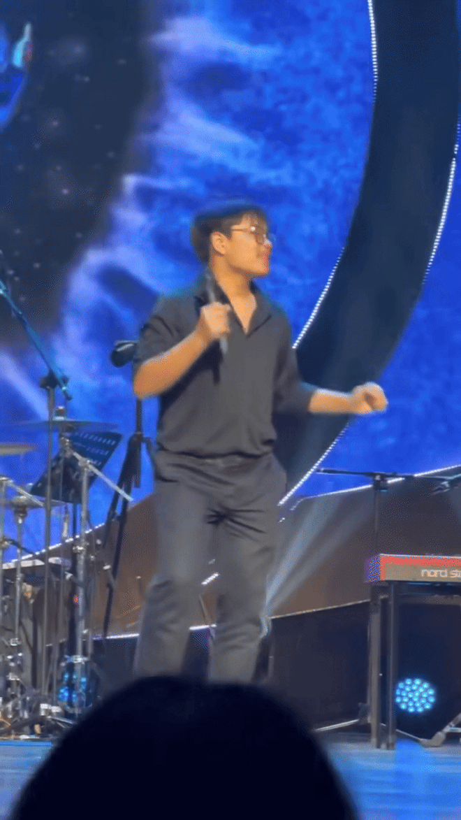 Bi Béo gây sốc khi đứng chung sân khấu với "dì Lệ" Quốc Thiên- Ảnh 2. Bi Béo gây sốc khi đứng chung sân khấu với "dì Lệ" Quốc Thiên- Ảnh 2.