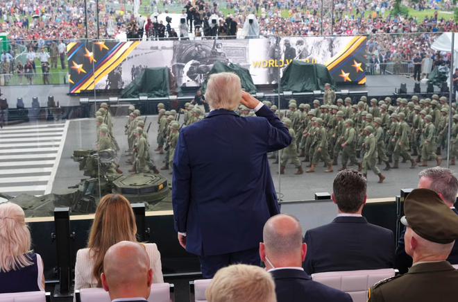 Diễu hành quân sự ở Washington, DC: Ông Trump nói “đã đến lúc” nước Mỹ ăn mừng thành công quân sự của mình- Ảnh 10. Diễu hành quân sự ở Washington, DC: Ông Trump nói “đã đến lúc” nước Mỹ ăn mừng thành công quân sự của mình- Ảnh 10.