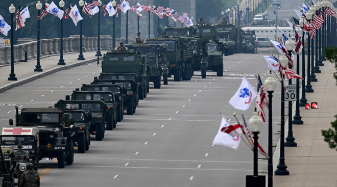 Diễu hành quân sự ở Washington, DC: Ông Trump nói “đã đến lúc” nước Mỹ ăn mừng thành công quân sự của mình- Ảnh 6. Diễu hành quân sự ở Washington, DC: Ông Trump nói “đã đến lúc” nước Mỹ ăn mừng thành công quân sự của mình- Ảnh 6.