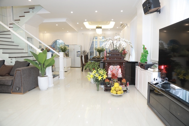 Nam ca sĩ giàu có, nổi tiếng, phong độ, ở biệt thự 50 tỷ đồng nhưng U50 vẫn độc thân- Ảnh 4. Nam ca sĩ giàu có, nổi tiếng, phong độ, ở biệt thự 50 tỷ đồng nhưng U50 vẫn độc thân- Ảnh 4.
