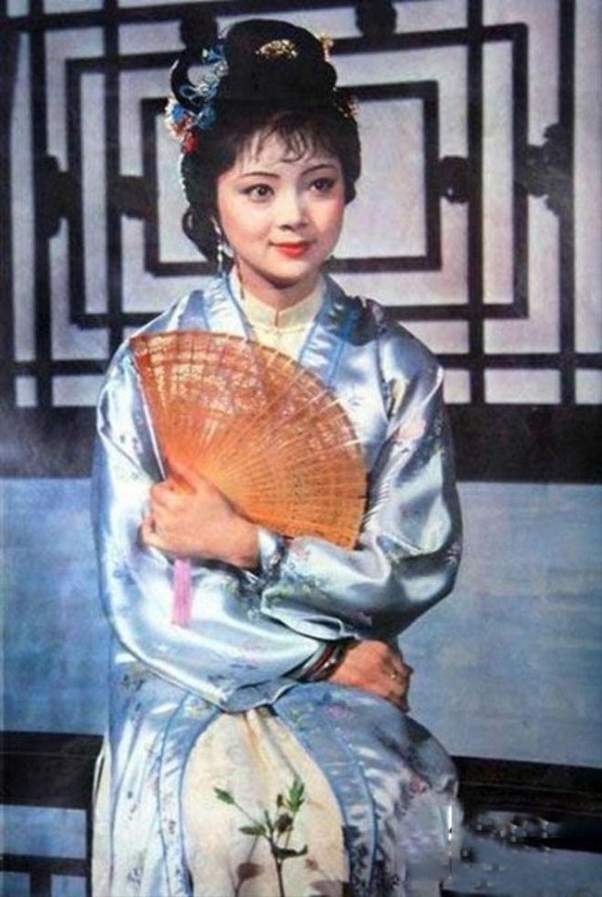 Cuộc sống tuổi 60 của mỹ nhân "Hồng Lâu Mộng", rời làng giải trí vẫn dính tai tiếng- Ảnh 3. Cuộc sống tuổi 60 của mỹ nhân "Hồng Lâu Mộng", rời làng giải trí vẫn dính tai tiếng- Ảnh 3.