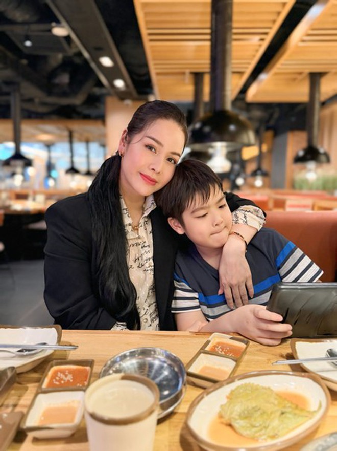 Ca sĩ Nhật Kim Anh và chồng cũ lưu lại khoảnh khắc khi tái ngộ- Ảnh 4. Ca sĩ Nhật Kim Anh và chồng cũ lưu lại khoảnh khắc khi tái ngộ- Ảnh 4.