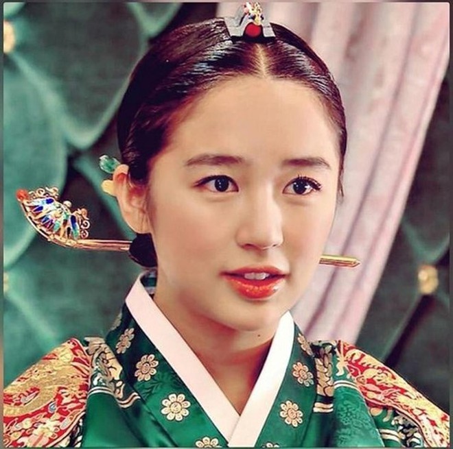 Thái tử phi đẹp nhất xứ Hàn: Yoon Eun Hye bao năm vẫn là huyền thoại- Ảnh 3.