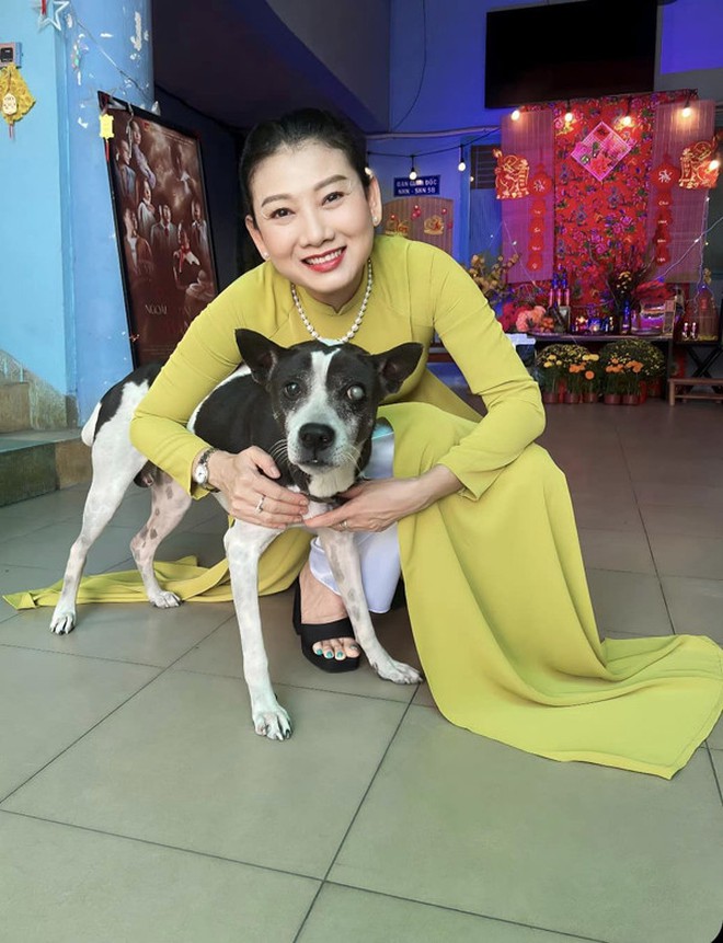 Tuổi ngũ tuần vẫn lẻ bóng của nữ NSND nổi danh trong "Mùi ngò gai"- Ảnh 6.