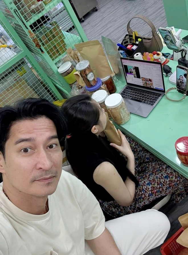 Động thái gây chú ý của Huy Khánh khi nhắn Mạc Anh Thư: "Mãi bên nhau bạn nhé"- Ảnh 3. Động thái gây chú ý của Huy Khánh khi nhắn Mạc Anh Thư: "Mãi bên nhau bạn nhé"- Ảnh 3.