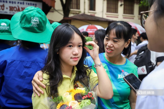 Thi tốt nghiệp THPT: Thí sinh "xoay xở" với môn tiếng Anh- Ảnh 14. Thi tốt nghiệp THPT: Thí sinh "xoay xở" với môn tiếng Anh- Ảnh 14.