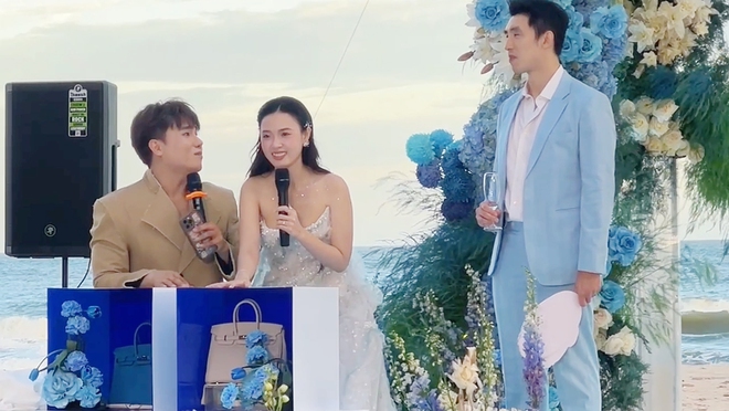 Midu cùng chồng hạnh phúc trong tiệc kỷ niệm 1 năm ngày cưới- Ảnh 3. Midu cùng chồng hạnh phúc trong tiệc kỷ niệm 1 năm ngày cưới- Ảnh 3.