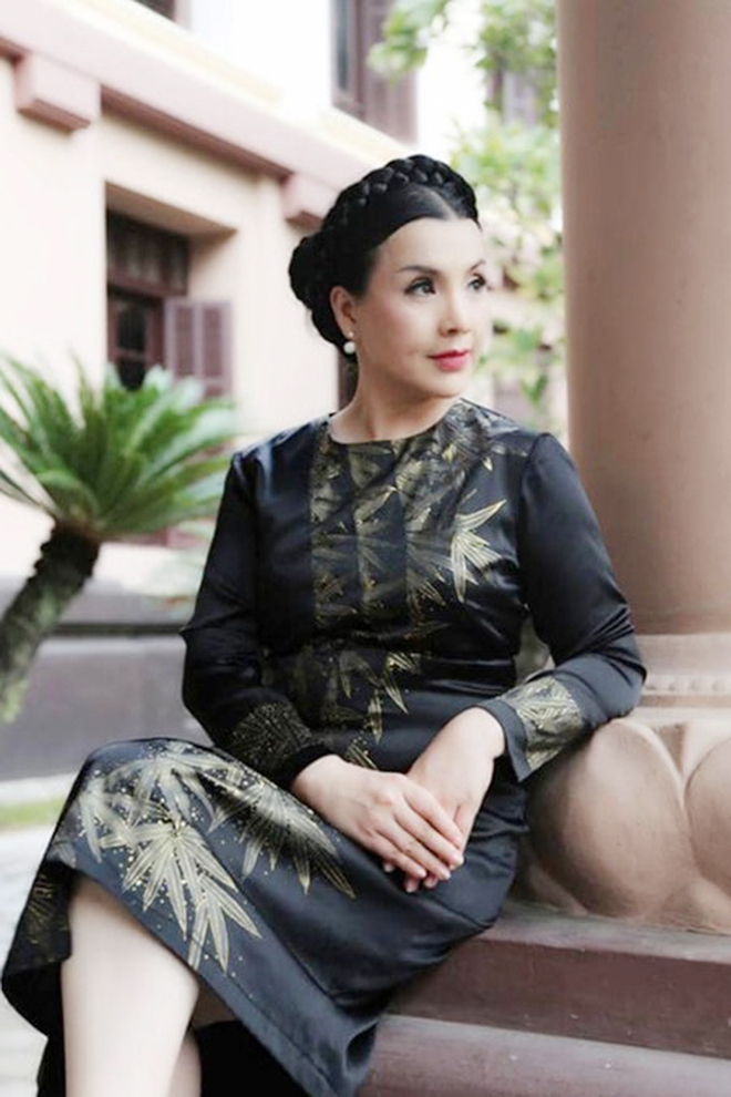 Từ "Em bé Hà Nội" đến mỹ nhân đẹp như búp bê trong tủ kính, nữ NSND nghỉ hưu vẫn trẻ đẹp- Ảnh 8. Từ "Em bé Hà Nội" đến mỹ nhân đẹp như búp bê trong tủ kính, nữ NSND nghỉ hưu vẫn trẻ đẹp- Ảnh 8.