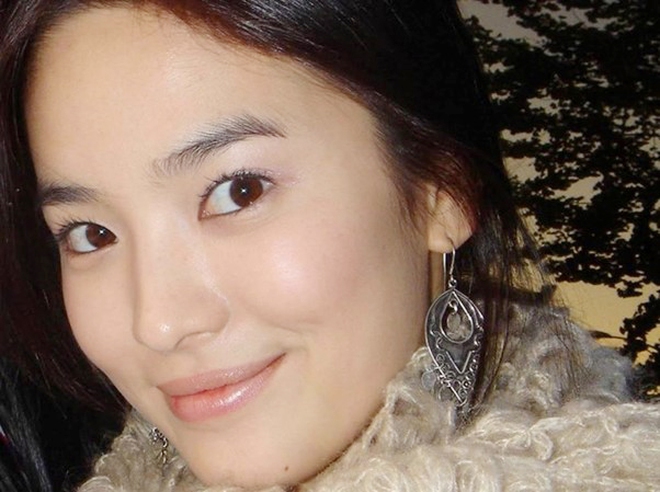 Song Hye Kyo tuổi đôi mươi giản dị, đẹp mộc đến nao lòng- Ảnh 2. Song Hye Kyo tuổi đôi mươi giản dị, đẹp mộc đến nao lòng- Ảnh 2.