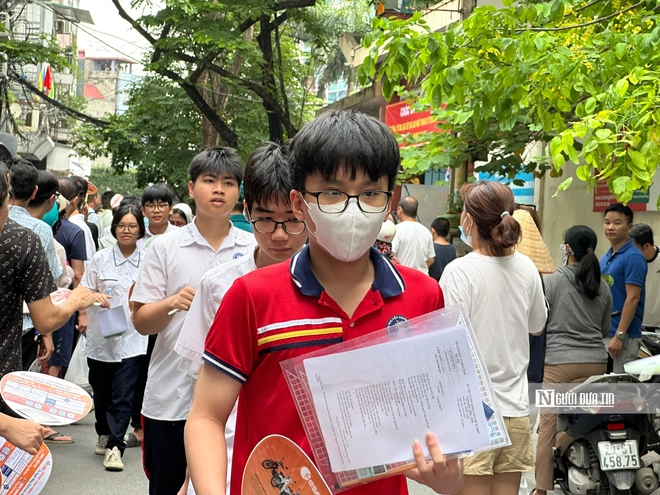 Đề Văn "dễ thở", thí sinh Hà Nội nhẹ nhõm với chủ đề "Hạnh phúc"- Ảnh 12. Đề Văn "dễ thở", thí sinh Hà Nội nhẹ nhõm với chủ đề "Hạnh phúc"- Ảnh 12.