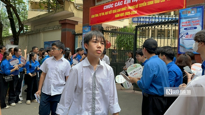 Đề Văn "dễ thở", thí sinh Hà Nội nhẹ nhõm với chủ đề "Hạnh phúc"- Ảnh 10. Đề Văn "dễ thở", thí sinh Hà Nội nhẹ nhõm với chủ đề "Hạnh phúc"- Ảnh 10.