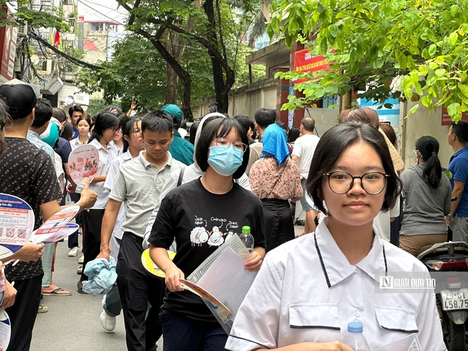 Đề Văn "dễ thở", thí sinh Hà Nội nhẹ nhõm với chủ đề "Hạnh phúc"- Ảnh 11. Đề Văn "dễ thở", thí sinh Hà Nội nhẹ nhõm với chủ đề "Hạnh phúc"- Ảnh 11.