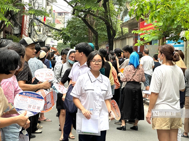 Đề Văn "dễ thở", thí sinh Hà Nội nhẹ nhõm với chủ đề "Hạnh phúc"- Ảnh 9. Đề Văn "dễ thở", thí sinh Hà Nội nhẹ nhõm với chủ đề "Hạnh phúc"- Ảnh 9.