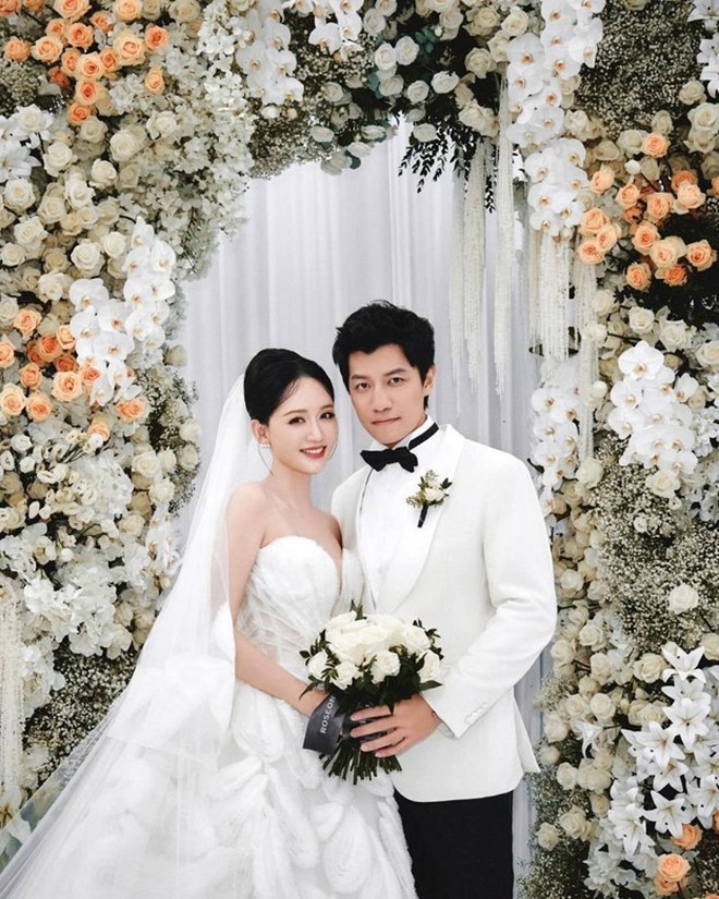 "Nữ hoàng phim thần tượng" gây sốt khi cắm hàng trăm chiếc kim khắp cơ thể- Ảnh 8. "Nữ hoàng phim thần tượng" gây sốt khi cắm hàng trăm chiếc kim khắp cơ thể- Ảnh 8.