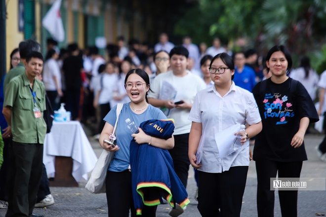 Đề Văn "dễ thở", thí sinh Hà Nội nhẹ nhõm với chủ đề "Hạnh phúc"- Ảnh 5. Đề Văn "dễ thở", thí sinh Hà Nội nhẹ nhõm với chủ đề "Hạnh phúc"- Ảnh 5.