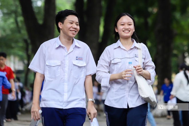 Đề Văn "dễ thở", thí sinh Hà Nội nhẹ nhõm với chủ đề "Hạnh phúc"- Ảnh 3. Đề Văn "dễ thở", thí sinh Hà Nội nhẹ nhõm với chủ đề "Hạnh phúc"- Ảnh 3.