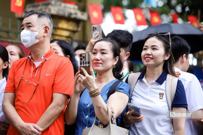 Đề Văn "dễ thở", thí sinh Hà Nội nhẹ nhõm với chủ đề "Hạnh phúc"- Ảnh 17. Đề Văn "dễ thở", thí sinh Hà Nội nhẹ nhõm với chủ đề "Hạnh phúc"- Ảnh 17.