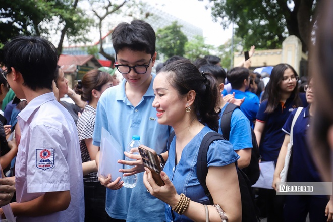 Đề Văn "dễ thở", thí sinh Hà Nội nhẹ nhõm với chủ đề "Hạnh phúc"- Ảnh 16. Đề Văn "dễ thở", thí sinh Hà Nội nhẹ nhõm với chủ đề "Hạnh phúc"- Ảnh 16.