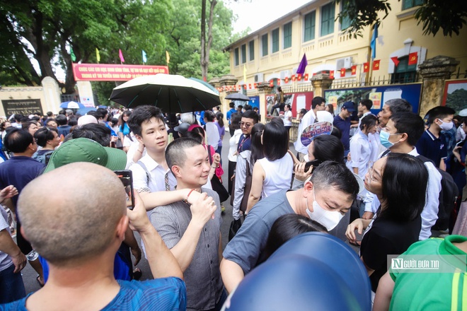Đề Văn "dễ thở", thí sinh Hà Nội nhẹ nhõm với chủ đề "Hạnh phúc"- Ảnh 14. Đề Văn "dễ thở", thí sinh Hà Nội nhẹ nhõm với chủ đề "Hạnh phúc"- Ảnh 14.