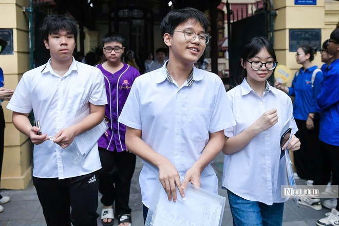 Hà Nội: Thí sinh thi vào lớp 10 lạc quan với mục tiêu 8-9 điểm tiếng Anh- Ảnh 19. Hà Nội: Thí sinh thi vào lớp 10 lạc quan với mục tiêu 8-9 điểm tiếng Anh- Ảnh 19.