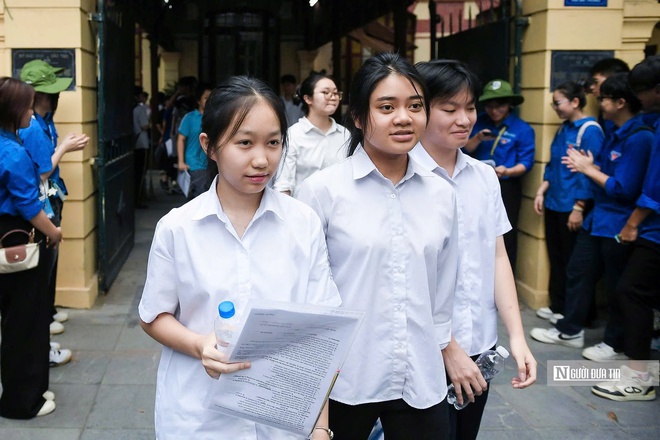 Hà Nội: Thí sinh thi vào lớp 10 lạc quan với mục tiêu 8-9 điểm tiếng Anh- Ảnh 13. Hà Nội: Thí sinh thi vào lớp 10 lạc quan với mục tiêu 8-9 điểm tiếng Anh- Ảnh 13.
