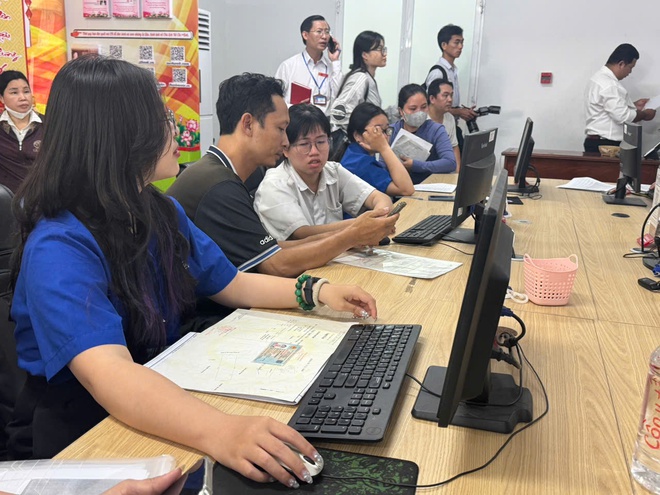 Chính quyền 2 cấp đi vào vận hành: Người dân Tp.HCM phấn khởi vì thủ tục nhanh, gọn- Ảnh 7.