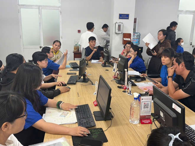 Chính quyền 2 cấp đi vào vận hành: Người dân Tp.HCM phấn khởi vì thủ tục nhanh, gọn- Ảnh 9.
