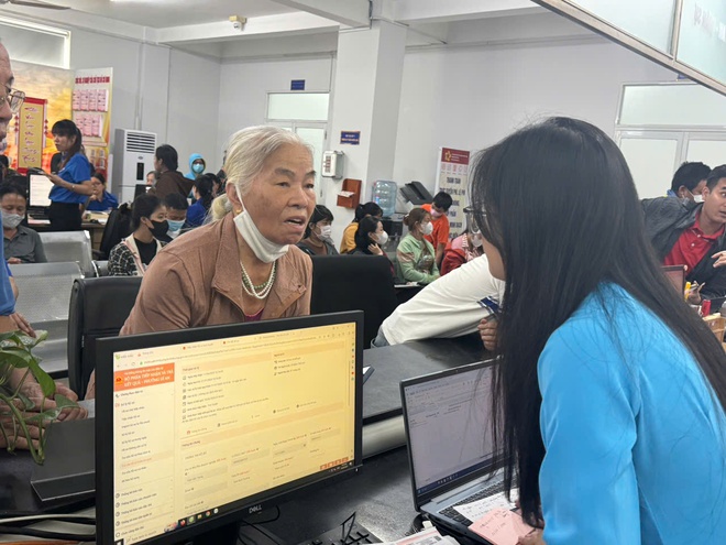 Chính quyền 2 cấp đi vào vận hành: Người dân Tp.HCM phấn khởi vì thủ tục nhanh, gọn- Ảnh 10.