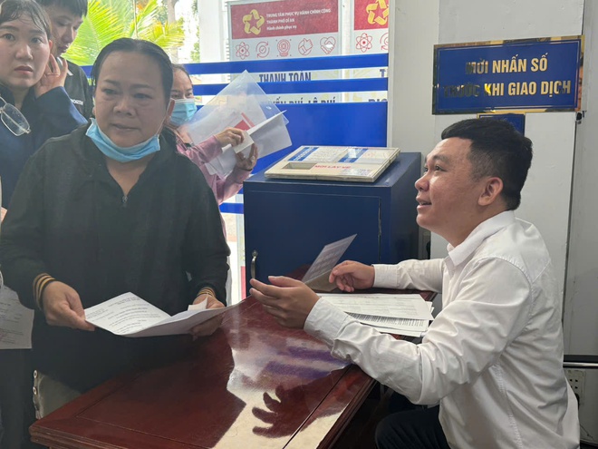 Chính quyền 2 cấp đi vào vận hành: Người dân Tp.HCM phấn khởi vì thủ tục nhanh, gọn- Ảnh 6.