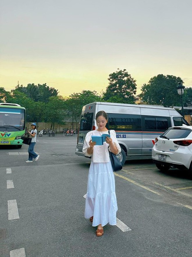 Nữ diễn viên Vbiz nói được 4 thứ tiếng cực đỉnh, nhan sắc bất biến với thời gian- Ảnh 7.