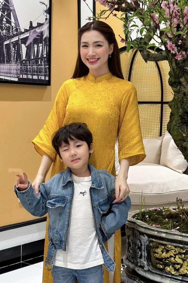 Con trai Hòa Minzy – "Soái ca" tương lai có gần 2 triệu người si mê, cực kỳ hiểu chuyện và tình cảm - Ảnh 3.