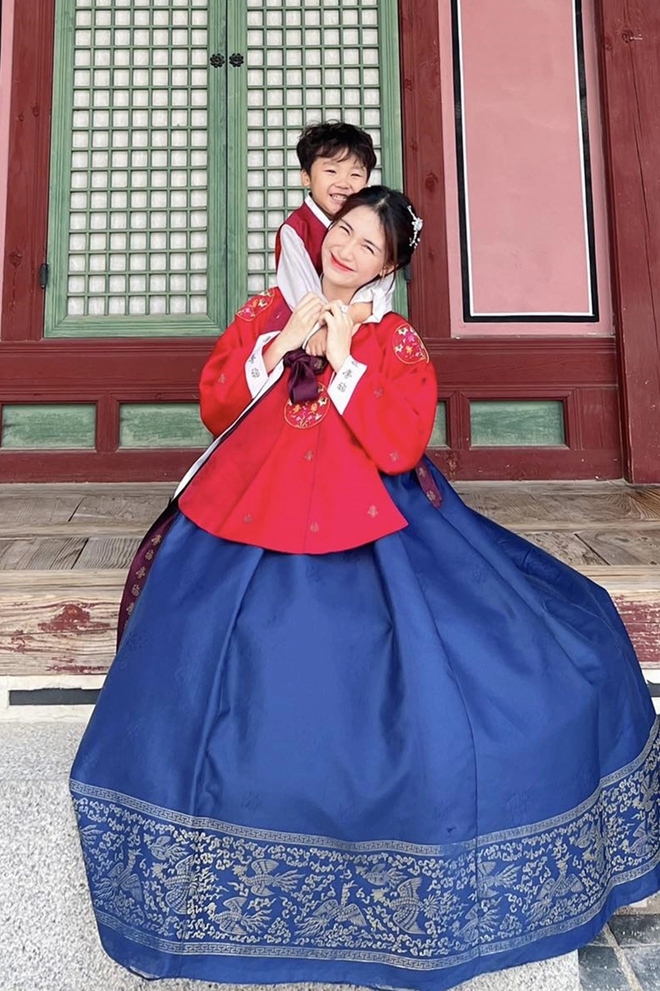 Con trai Hòa Minzy – "Soái ca" tương lai có gần 2 triệu người si mê, cực kỳ hiểu chuyện và tình cảm - Ảnh 2.