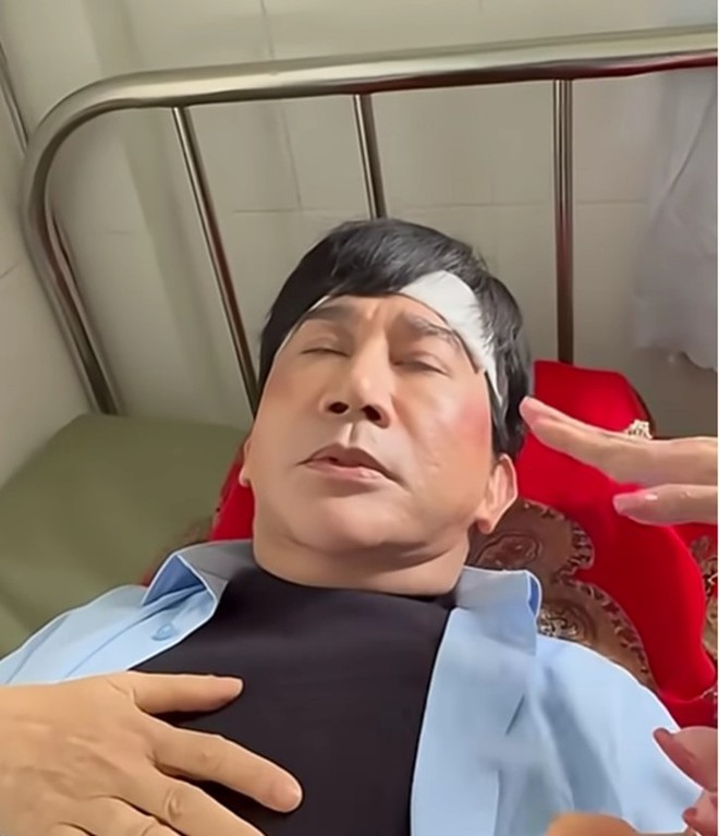 NSƯT Kim Tử Long nằm viện, đầu phải băng bó khiến fan lo lắng - Ảnh 2.