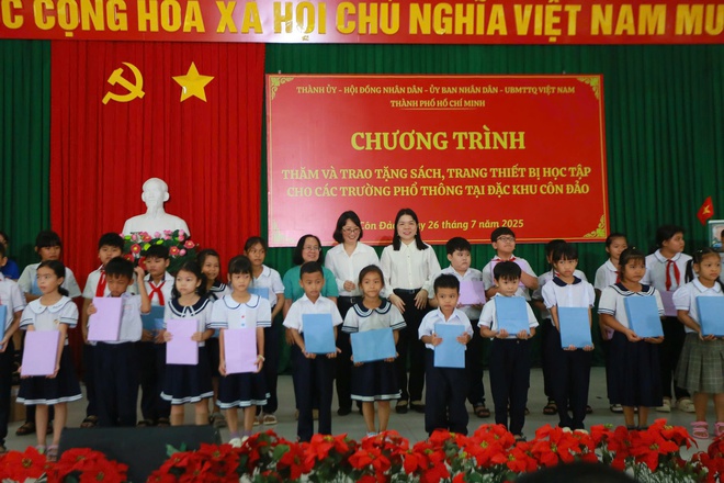 Lãnh đạo Tp.HCM thăm, tri ân các gia đình chính sách- Ảnh 15.