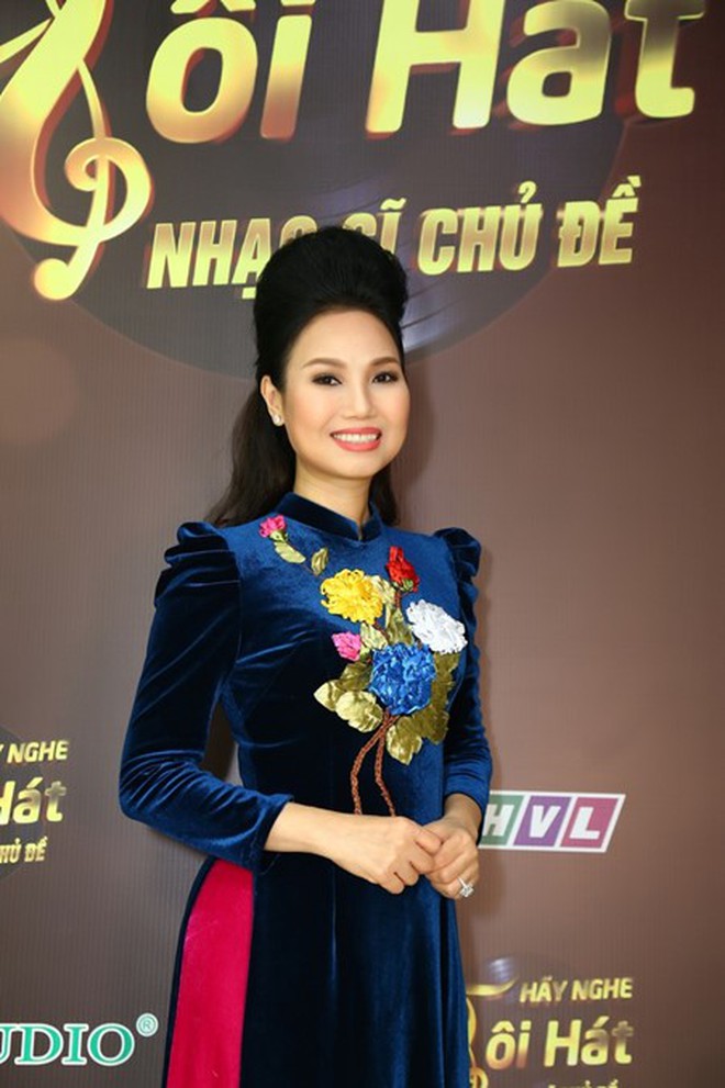 Nữ ca sĩ dòng nhạc quê hương từng bị đồn qua đời, hôn nhân kín tiếng bên chồng doanh nhân ở tuổi U60 - Ảnh 5.