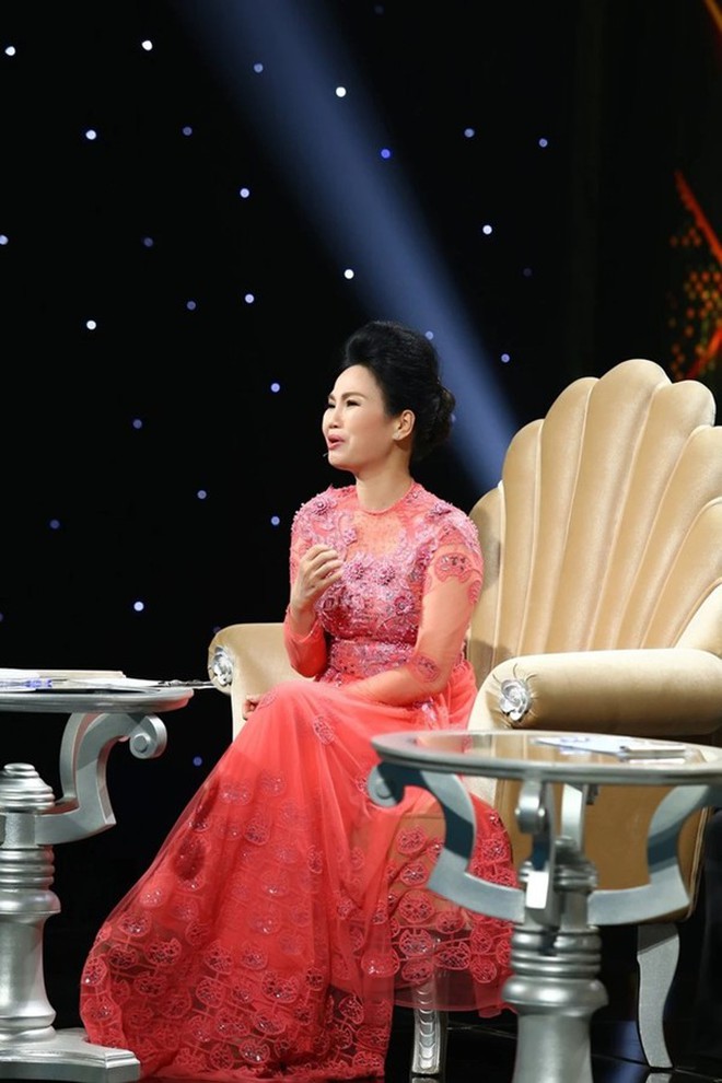 Nữ ca sĩ dòng nhạc quê hương từng bị đồn qua đời, hôn nhân kín tiếng bên chồng doanh nhân ở tuổi U60 - Ảnh 6.