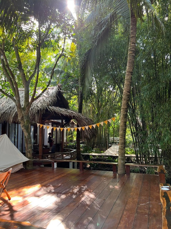 Diễn viên Vân Trang: Ở biệt thự 1000m2, bà chủ khu du lịch sinh thái, hạnh phúc viên mãn- Ảnh 12. Diễn viên Vân Trang: Ở biệt thự 1000m2, bà chủ khu du lịch sinh thái, hạnh phúc viên mãn- Ảnh 12.