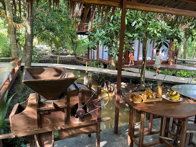 Diễn viên Vân Trang: Ở biệt thự 1000m2, bà chủ khu du lịch sinh thái, hạnh phúc viên mãn- Ảnh 11. Diễn viên Vân Trang: Ở biệt thự 1000m2, bà chủ khu du lịch sinh thái, hạnh phúc viên mãn- Ảnh 11.