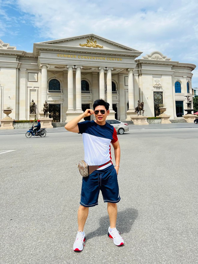 "Ngôi sao Mưa bụi" - ca sĩ Mai Tuấn: Bỏ hát làm thầy giáo dạy học, U60 vẫn lẻ bóng- Ảnh 7. "Ngôi sao Mưa bụi" - ca sĩ Mai Tuấn: Bỏ hát làm thầy giáo dạy học, U60 vẫn lẻ bóng- Ảnh 7.