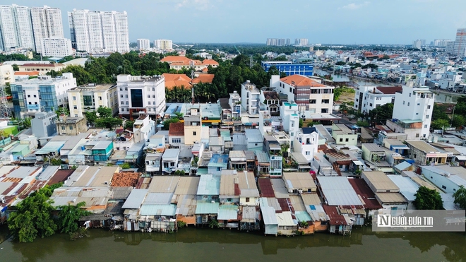 Loạt nhà bên Kênh Đôi, Tp.HCM đập bỏ trước giờ “G”- Ảnh 6. Loạt nhà bên Kênh Đôi, Tp.HCM đập bỏ trước giờ “G”- Ảnh 6.