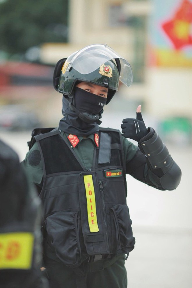 Nữ Đại uý quật ngã "quái xế" trên Hồ Gươm, hình ảnh đời thường gây bất ngờ - Ảnh 8.