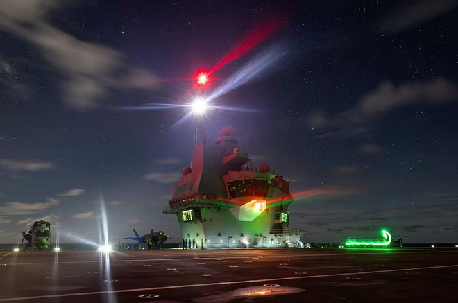 Cận cảnh tiêm kích F-35B hoạt động trong đêm đen- Ảnh 5. Cận cảnh tiêm kích F-35B hoạt động trong đêm đen- Ảnh 5.