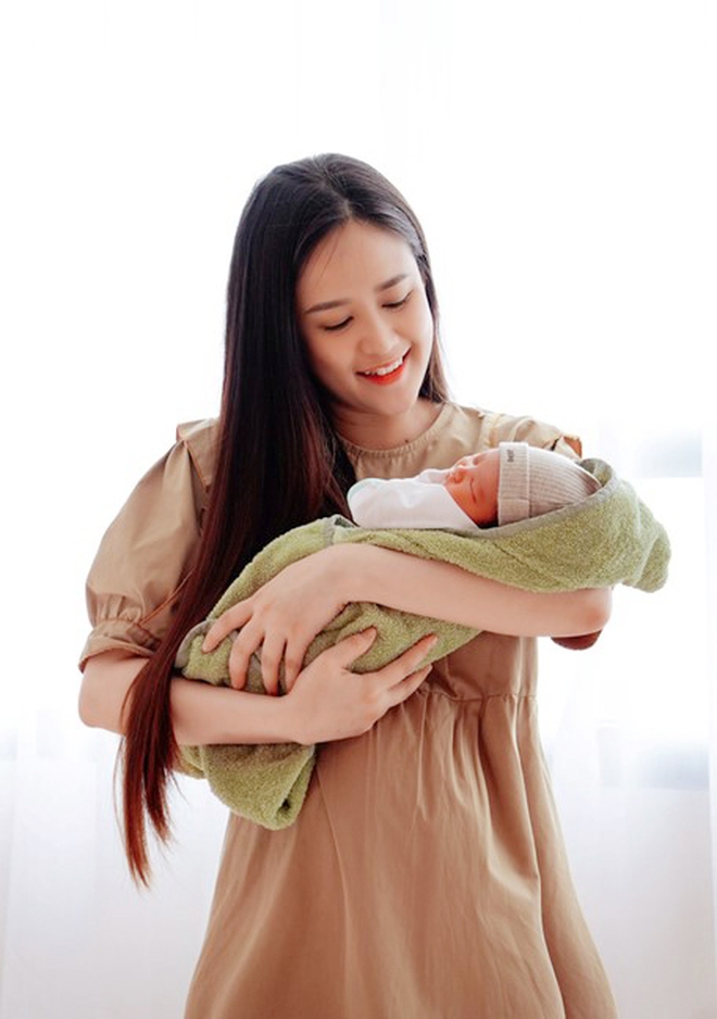 Vợ chồng Phương Hằng chào đón con gái đầu lòng sau nhiều năm kết hôn - Ảnh 3.