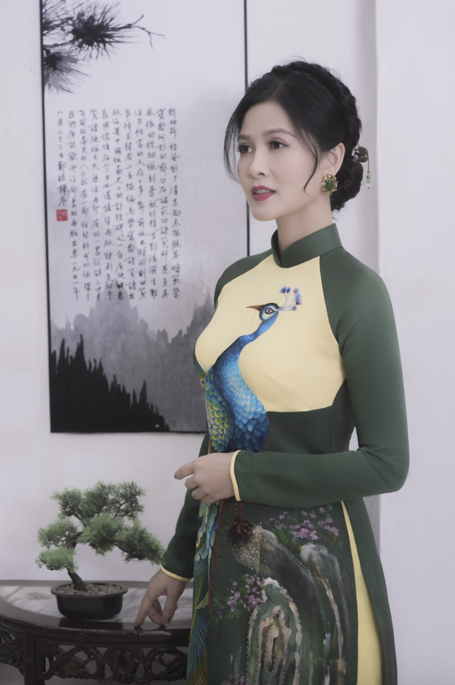 Diễn viên Đinh Thuý Hà khi diện áo dài trong Mưa Đỏ: Giữ trọn nét đẹp nền nã, phúc hậu làm say lòng khán giả- Ảnh 10. Diễn viên Đinh Thuý Hà khi diện áo dài trong Mưa Đỏ: Giữ trọn nét đẹp nền nã, phúc hậu làm say lòng khán giả- Ảnh 10.