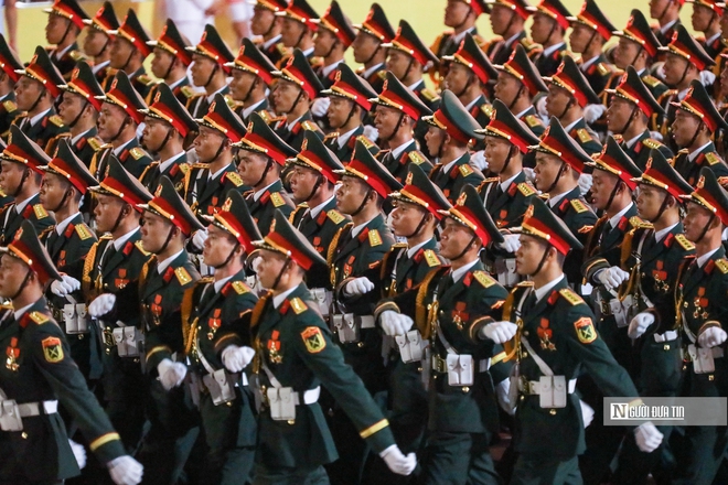 Các khối diễu binh "đi giữa lòng nhân dân"- Ảnh 10. Các khối diễu binh "đi giữa lòng nhân dân"- Ảnh 10.