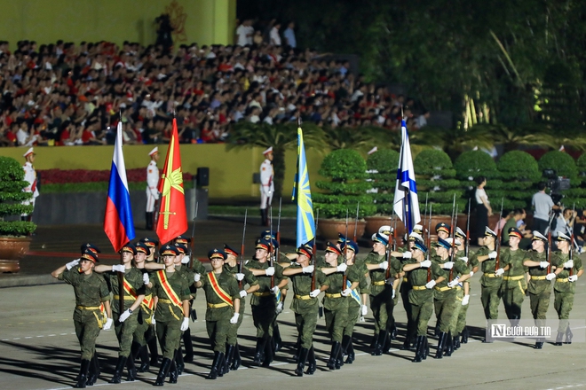 Các khối diễu binh "đi giữa lòng nhân dân"- Ảnh 4. Các khối diễu binh "đi giữa lòng nhân dân"- Ảnh 4.