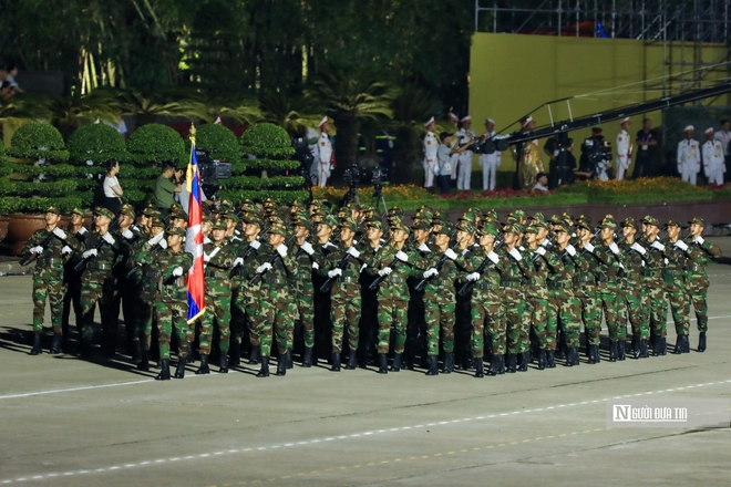 Các khối diễu binh "đi giữa lòng nhân dân"- Ảnh 6. Các khối diễu binh "đi giữa lòng nhân dân"- Ảnh 6.