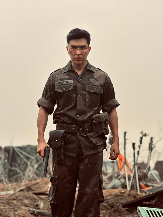 Gương mặt gây bất ngờ trong Mưa đỏ - "phản diện" chiếm trọn spotlight- Ảnh 3. Gương mặt gây bất ngờ trong Mưa đỏ - "phản diện" chiếm trọn spotlight- Ảnh 3.