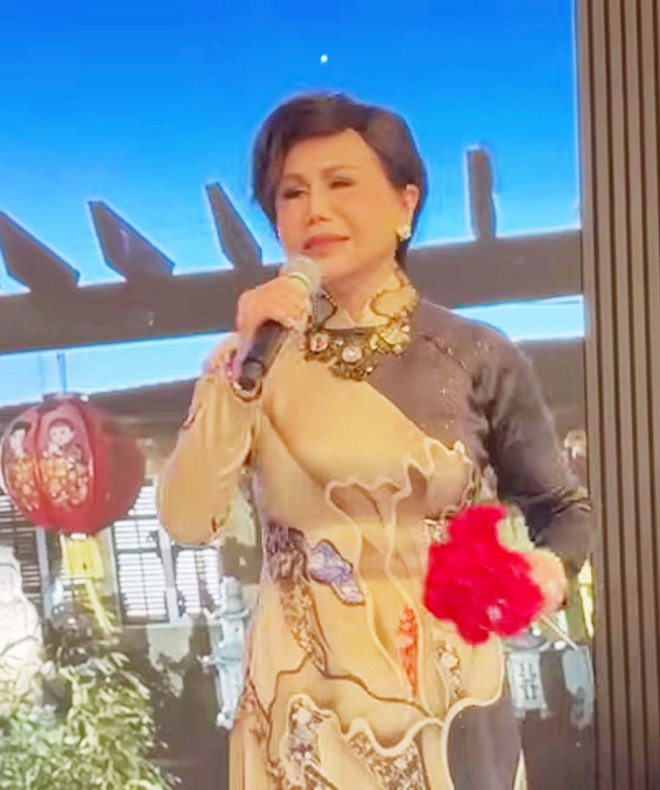 Người đàn bà có giọng hát đẹp như dòng suối xanh, U80 vẫn đắt sô - Ảnh 6.